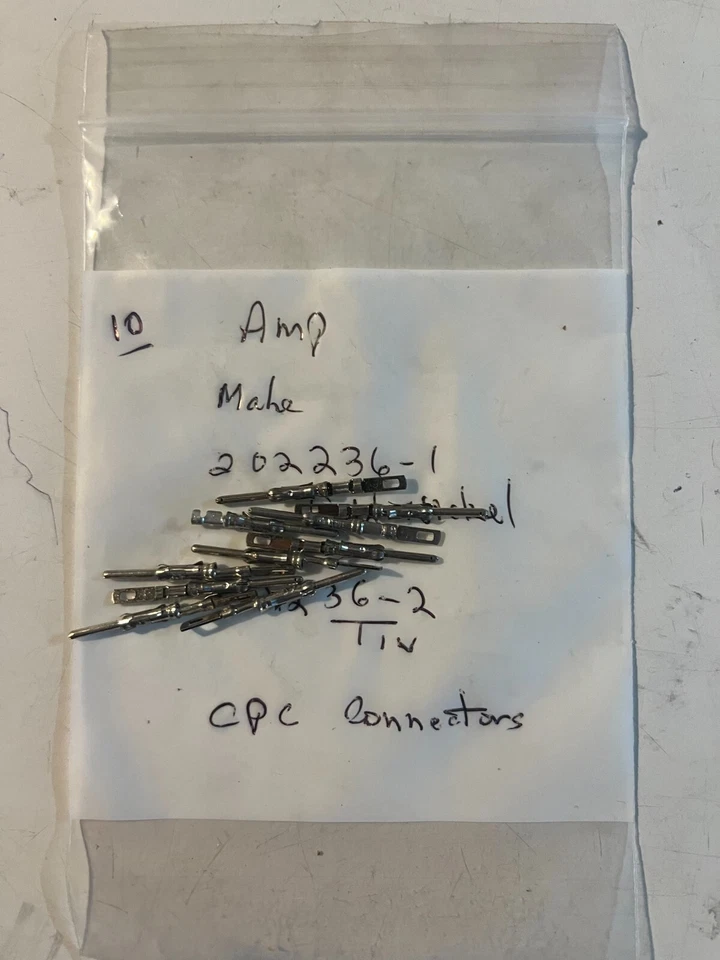 Amp 202236-1, Male Connector Gold w/solder tab., 10 pieces - Image 1 of 1