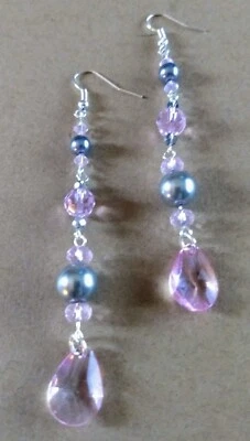 Pendientes colgantes rosa y grises hechos a mano diseño único Foto 1 de 4