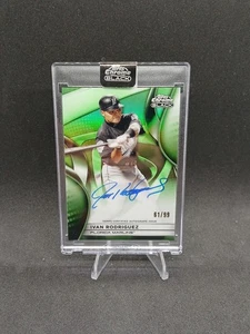 2025 Topps Cromo Nero Ivan Rodriguez Auto Verde Rifrattore #/99 - Foto 1 di 2