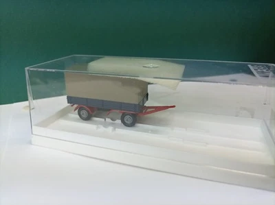 Brekina Modell 1:87 Nr. 5525 2-achsiger Anhänger Pritsche Plane, neu in PC-Box - Bild 1 von 2