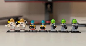 LEGO Minifiguren Serie – 2x Astronaut, 2x Tourist-Roboter, 3x Alien - Bild 1 von 2