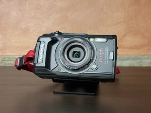 Olympus Tough TG-5 Fotocamera Digitale Compatta Rugged IM005 4K GPS Wi-Fi TG5 - Imagen 1 de 13