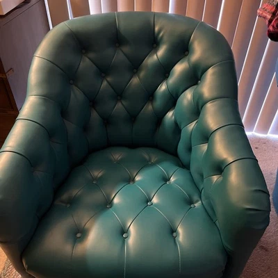 2 sillas de barril sobre ruedas para en azul vibrante - cada una $125 o 2 por $200. Foto 1 de 4