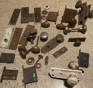 Construction Salvage Victorian Antique Ornate Brass Doorknobs Lock Plates more - Picture 1 of 18