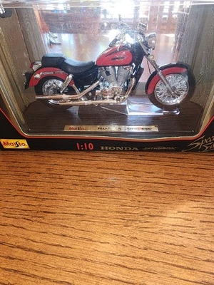 Maisto Honda Shadow  VT1100C2 American Classic Edition. - Image 1 of 3