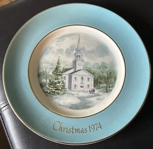 1974 Avon Christmas Plate Series - Second Edition "County Church" - Picture 1 of 2
