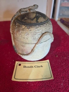 FIRMADO RONDA CLARK CERÁMICA CUENCO 4" CON LAGARTO EN LA TAPA NUEVO CON ETIQUETA - Imagen 1 de 14