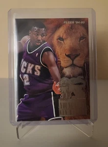 Vin Baker - 1994-95 Fleer Young Lion #1 - MINT - Afbeelding 1 van 2
