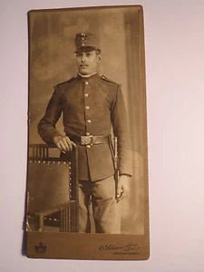 Brünn Brno - stehender Soldat ? Beamter ? in Uniform - Kulisse / KAB - Picture 1 of 2