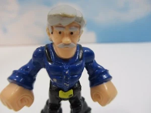 Small Hasbro Figure 2.5 Inch Grey Hair Blue Outfit B1 - Picture 1 of 4