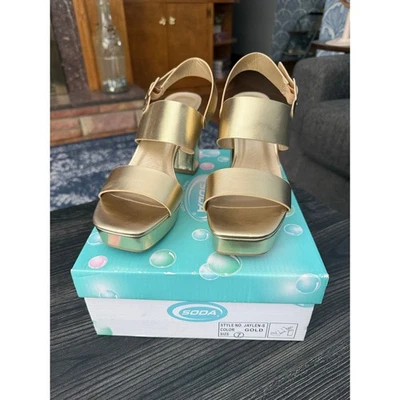 Sandalias de plataforma Jaylen doradas soda nuevas en caja talla 7 Foto 1 de 4