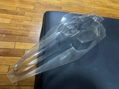 1/10 Unknown Maker F1 Body McLaren senza ali e decalcomanie e casco pilota - Immagine 1 di 4