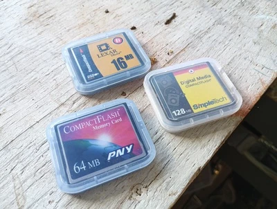 Lote de 3 tarjetas de memoria flash compactas de 128 mb 64 MB Foto 1 de 2