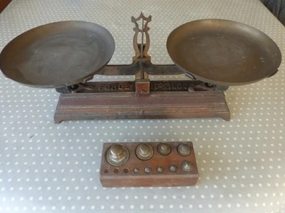 Ancienne Balance Roberval Force 10KG + boite de poids en laiton D.J de 500 à 5g - Photo 1/4