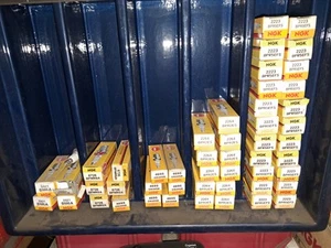 Zündkerzen 100St. NGK BOSCH - Bild 1 von 4