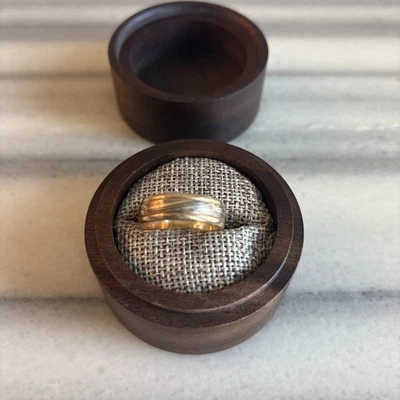 Anillo de boda de oro y titanio de 10 1/2 para hombre Foto 1 de 4