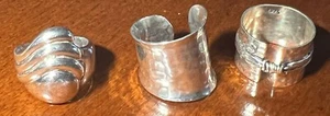 Lote vintage de (3) anillos anchos modernistas de plata de ley. - Imagen 1 de 4