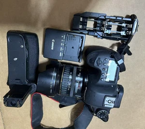 Canon EOS 6D Digital SLR Camera with EF 24-85 lense , grip ,box - Picture 1 of 4