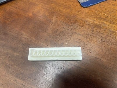 Genuine Mercedes-Benz OE Distributor Block for CAN Network Systems 004-546-82-40 - Image 1 of 4