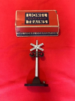 C7 LIONEL POSTWAR #154 AUTOMATIC HIGHWAY SIGNAL W/BOX - Image 1 of 4