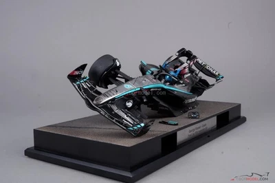 Diorama Mercedes W15 - George Russell Crash 2024 GP de Australia, escala 1:18 Foto 1 de 4