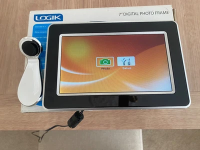 Logik L07DPF09 7-inch Digital Photo Frame Black - Image 1 of 2