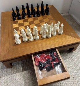 "Juego de ajedrez de madera personalizado vintage 1971 y lote de mesa con cajón tamaño 24"" X 24"" X 8""" - Imagen 1 de 12