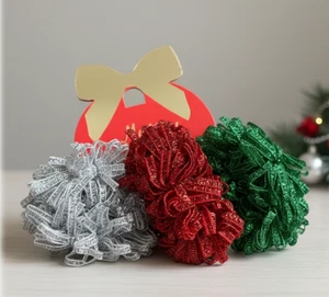 Juego de 3 crujientes de cabello navideños - accesorios rojos, plateados y verdes metálicos NE - Imagen 1 de 9