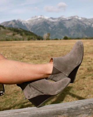 Botín de cuña con cremallera Parkwood Paloma para mujer Vionic talla 8,5 $160 gamuza gris Foto 1 de 4