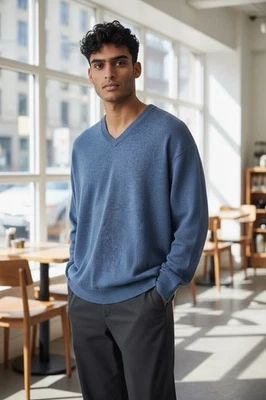 Tahari Hombre Talla Mediana 100% Cachemir Suéter Azul Sólido Cuello en V Nuevo Foto 1 de 4