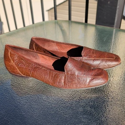 Mocasines para mujer talla 8 Antonio Melani de cuero marrón en relieve Foto 1 de 4