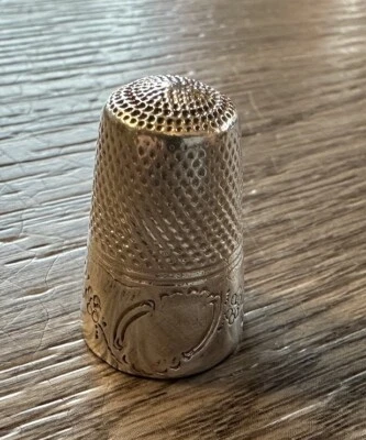 Dé à coudre ancien - argent massif - Photo 1/4