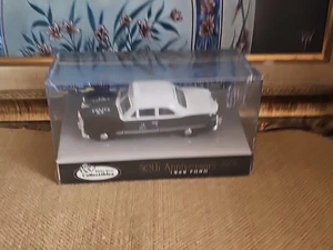 White Rose Collectibles 50th Anniversary 1949 Ford New York Police Car 19 Pct. - Bild 1 von 17