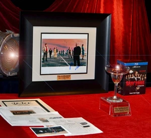 SOPRANREQUISIT Glas signiert James Gandolfini AUTOGRAMM Rahmen, 28 DVDs, COA UACC - Bild 1 von 13