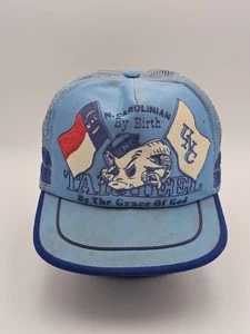 Vintage UNC North Carolina Tarheels By The Grace Of God Mesh NCAA Mütze Druckknopflasche  - Bild 1 von 11