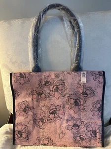 VICTORIA'S SECRET PINK FLORAL CANVAS TOTE BAG NWT!! 🌸 2024 - Picture 1 of 6