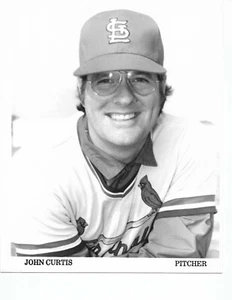 St. Louis Cardinal JOHN CURTIS 8 x 10 Press Photo 1973 Glossy Photograph - Picture 1 of 1