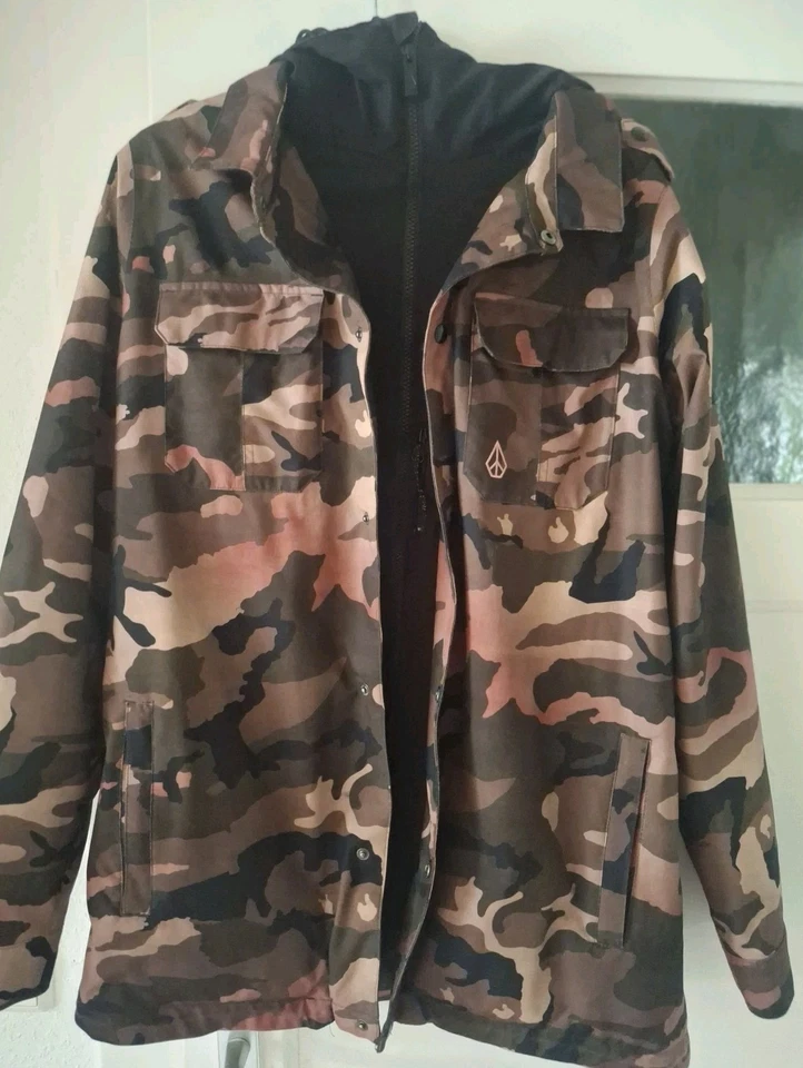 Tolle Outdoorjacke v. VOLCOM, Camouflage mit rosa, XL, wasserfest - Bild 1 von 4