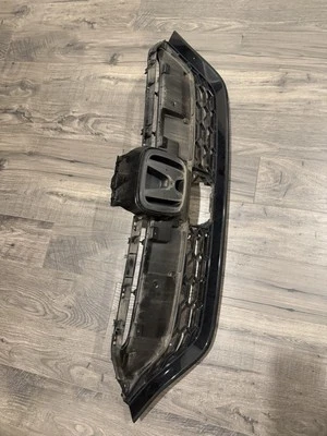2020 2021 2022 CR-V CRV Honda Front Grill Black 71121-TLA-A60 - Image 1 of 4