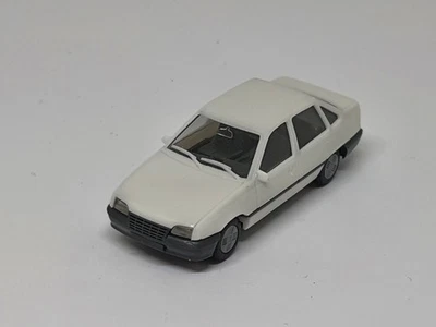 Opel Omega GLS weiß von Herpa Modellauto (10A) - Bild 1 von 2
