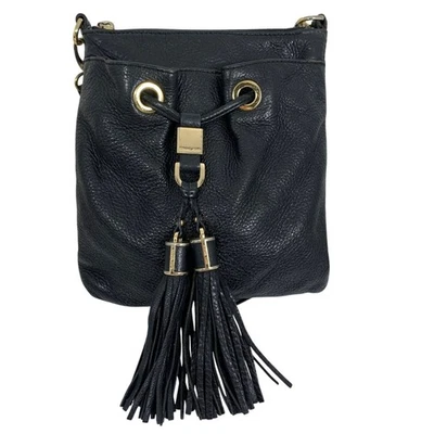 Bolsa Michael Kors Camden com cordão borla couro pebbled preto - Imagem 1 de 4