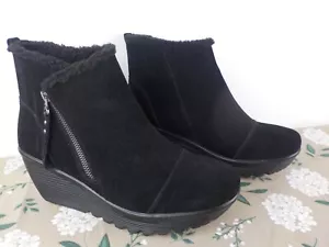 Skechers Women's 8.5 Black Suede Heeled Bootie Brand New - Picture 1 of 12