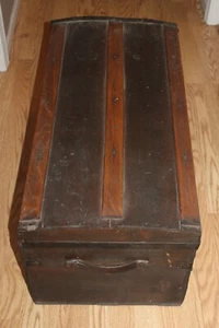 ANTIQUE WOOD METAL TRIMMED LEATHER HANDLED FLAT TOP STEAMER TRUNK TABLE - Picture 1 of 9