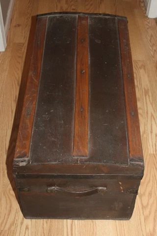 ANTIQUE WOOD METAL TRIMMED LEATHER HANDLED FLAT TOP STEAMER TRUNK TABLE Cover