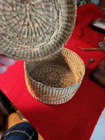 vintage sea grass basket with lid Cover
