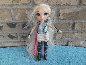 Muñeca LOL Mga 2019 arco iris cabello brillante articulada 11"" completamente vestida - Imagen 1 de 9
