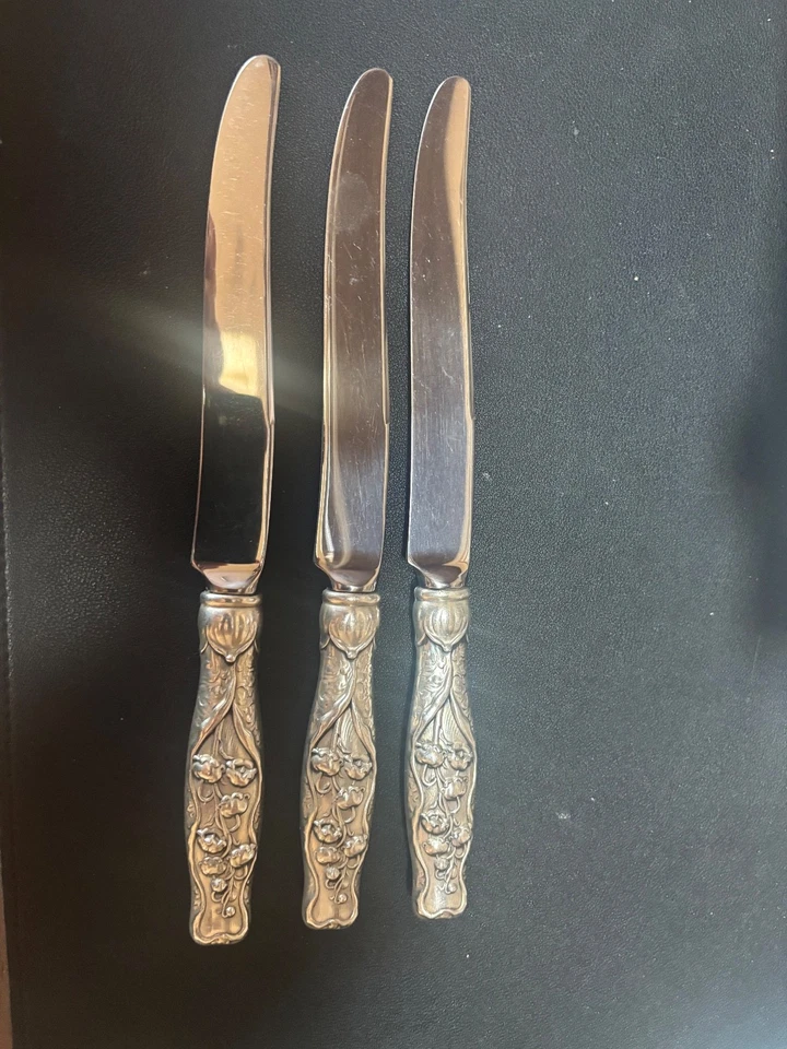 Cuchillos de cena Three Whiting Lily of the Valley Foto 1 de 1