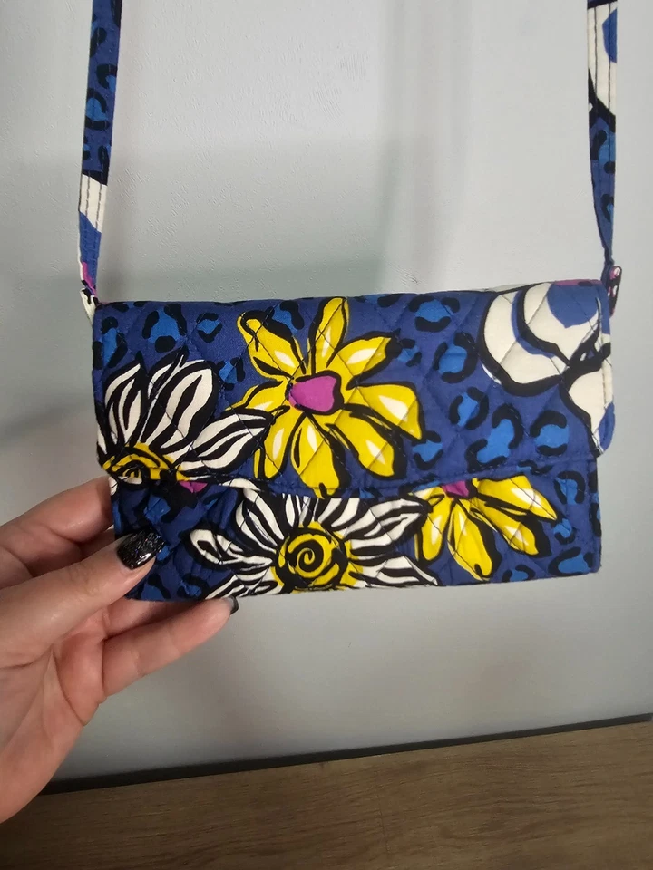 Cartera sin asas Vera Bradley africana violeta triple pliegue con correa bandolera cartera Foto 1 de 4