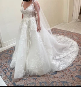 Never Worn Martina Liana 1164IV Designer Wedding Dress - Picture 1 of 4