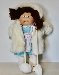 Cabbage Patch Olanda Dutch World Traveler bambola vintage 1985 con divertente cappotto di pelliccia - Foto 1 di 12